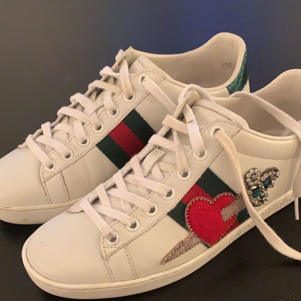 AUTH Gucci heart  dagger ace sneakers